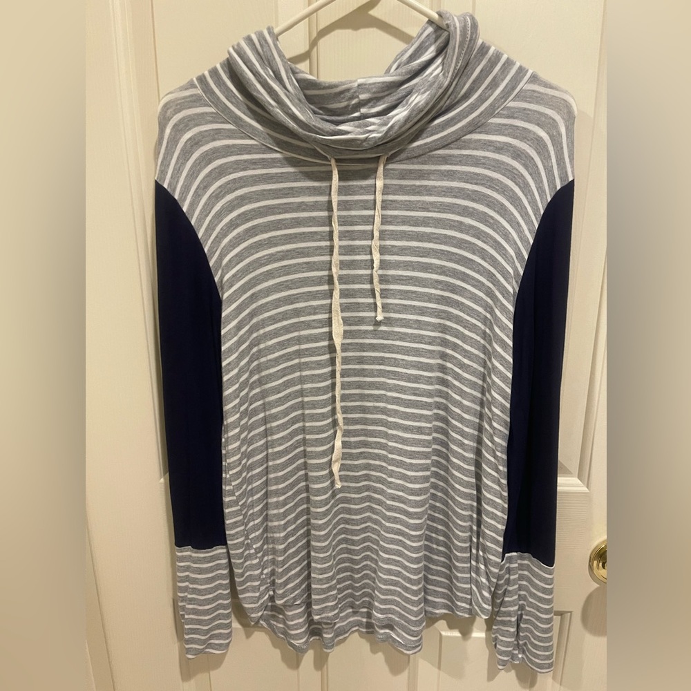 7TH RAY Medium Cowl Neck Striped Sweatshirt.